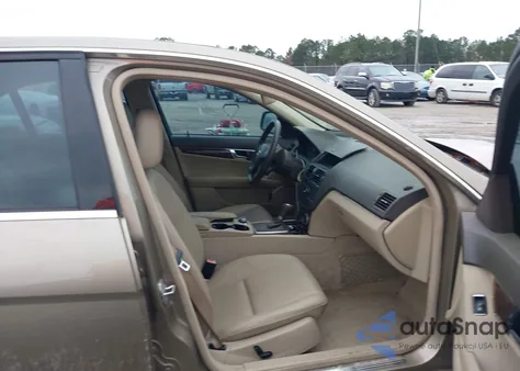 2009 Mercedes-Benz C 300 Luxury from USA, damaged, VIN WDDGF54XX9F218450